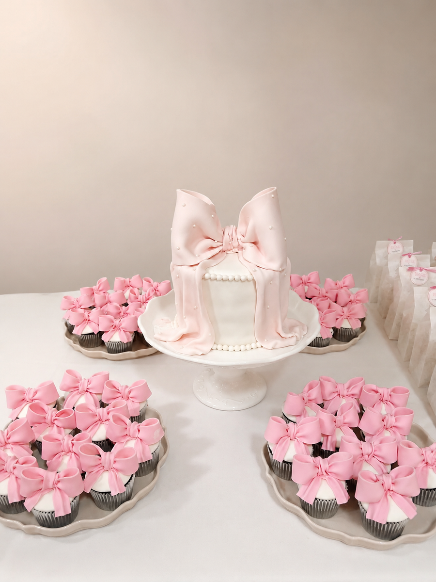 Mesa de postres con moños